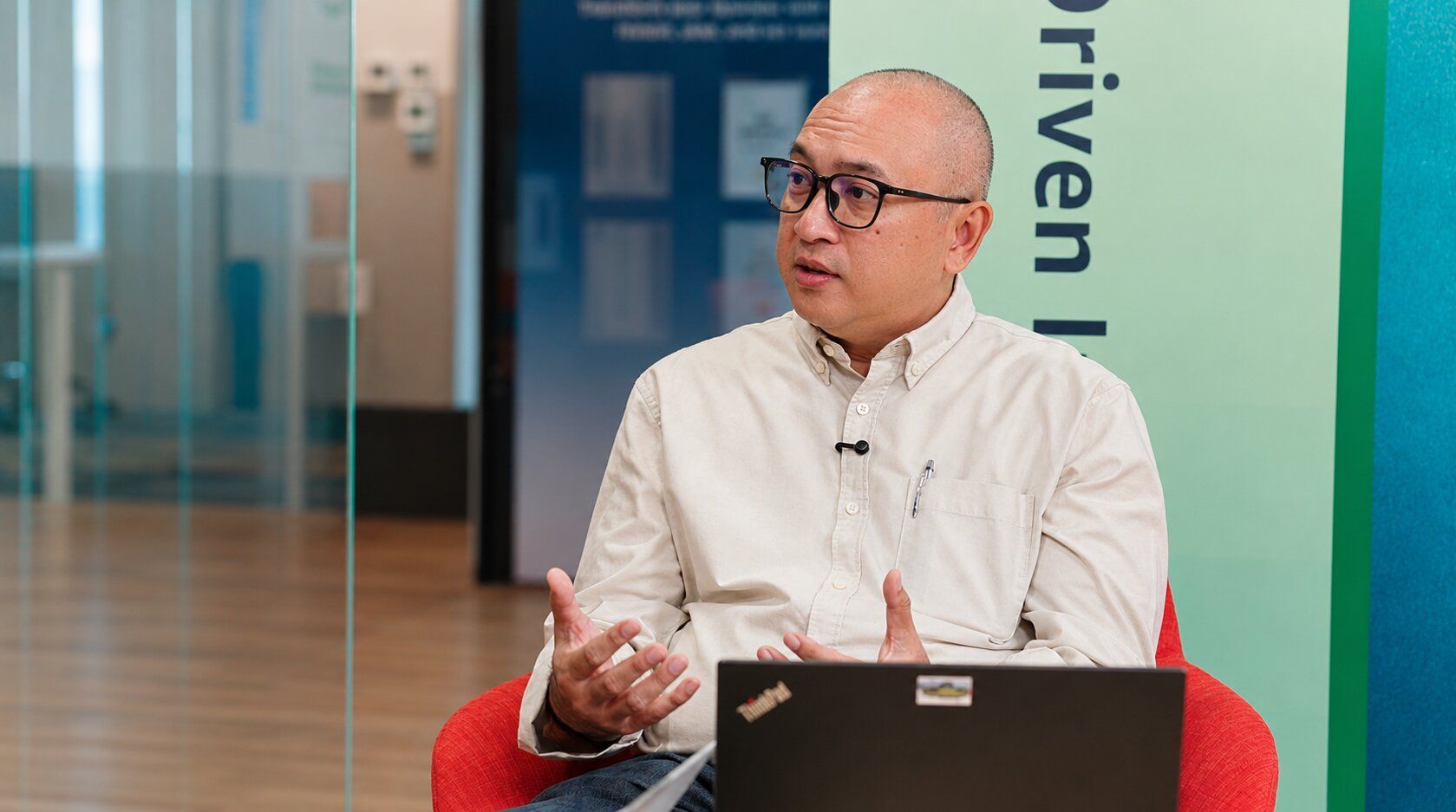 Direktur Adapundi Achamd Indrawan dalam acara podcast AWS