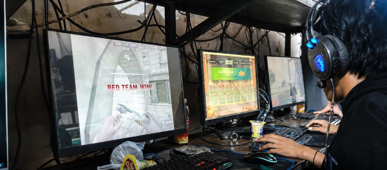 suasana warnet Dinda