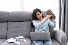 Gambar untuk Frugal Living vs Doom Spending, Mana Lebih Bijak?